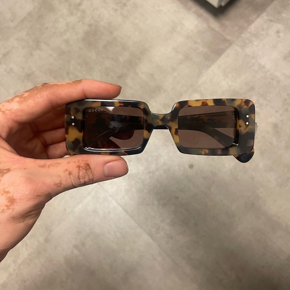 Unisex Gucci sunglasses new never worn 250 obo